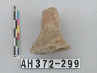 藏品(灰褐色夾砂陶鈕)的圖片